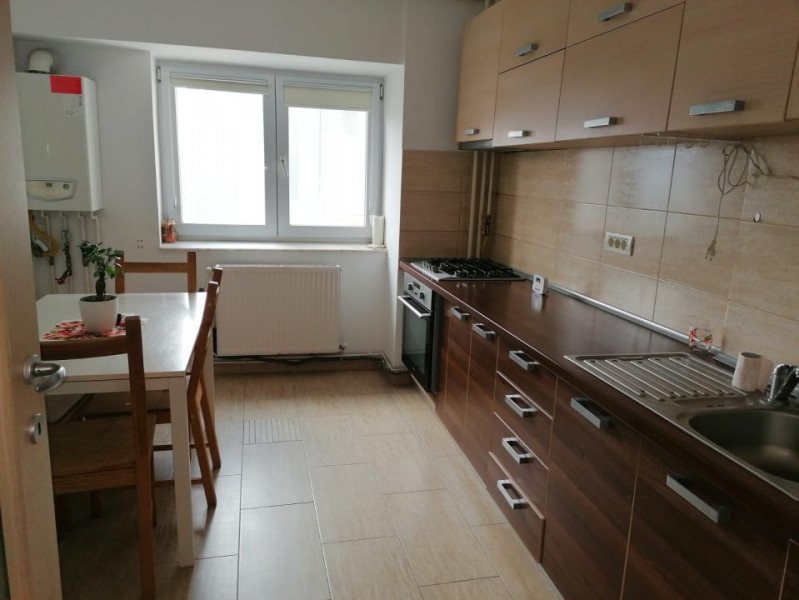 Apartament spatios Stadion disponibil termen lung