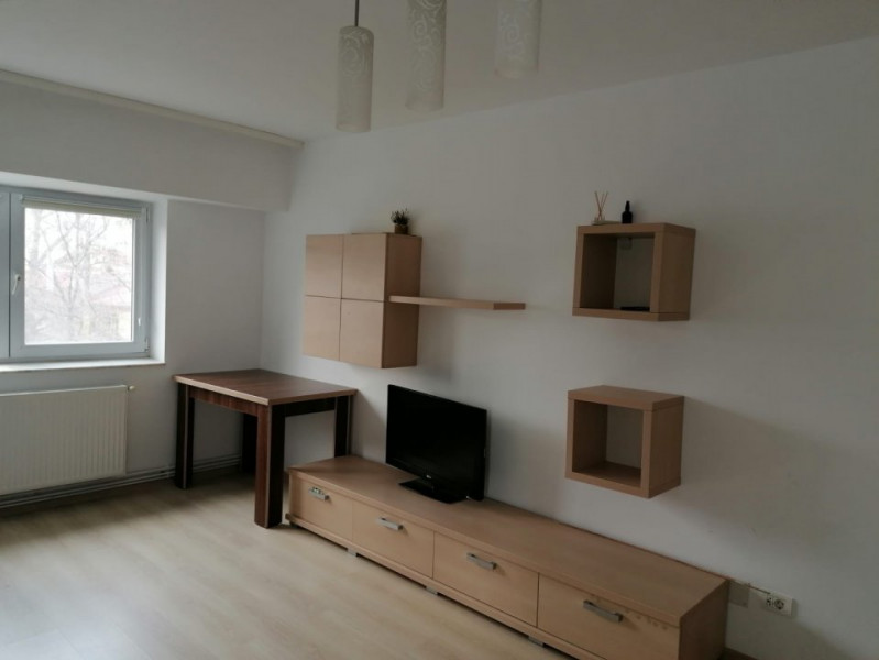 Apartament spatios Stadion disponibil termen lung