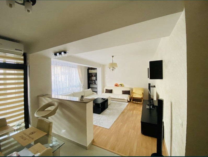 Apartament 3 camere  Tomis Plus decorat cu rafinament 