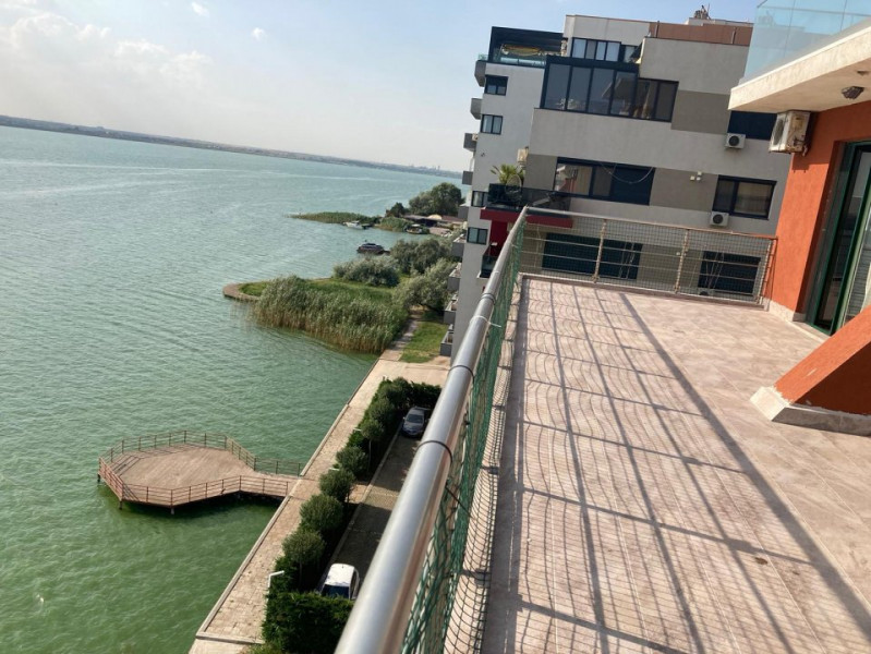 vânzare apartament cu vedere frontala lac și terasa spatioasa 