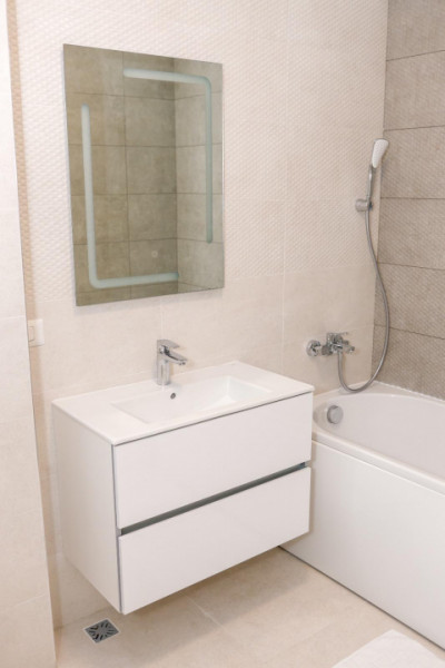 De închiriat – Apartament 3 camere cu vedere la lac, Lake On