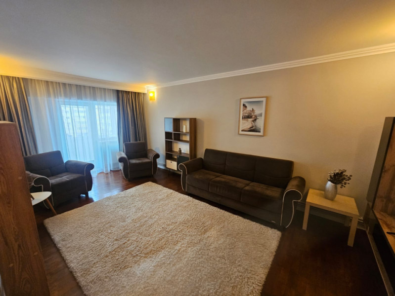 Apartament 3 camere de închiriat – Stadion / City Park Mall