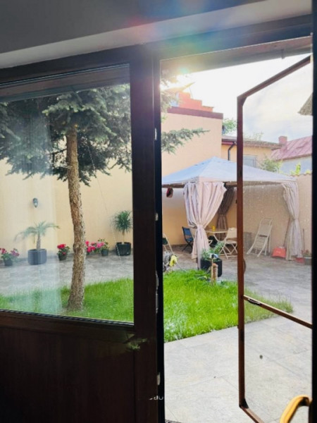 Apartament 2 camere de închiriat cu curte interioară – zonă Faleză Nord
