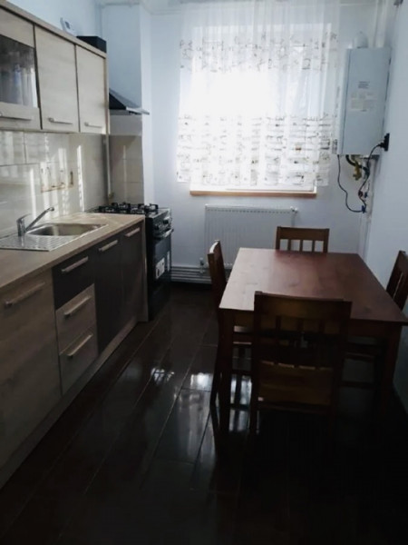De vânzare - apartament 3 camere, renovat complet, Tomis Nord, etaj 1