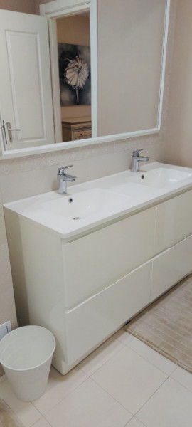 De închiriat – Apartament 3 camere, 102 mp, zona Capitol