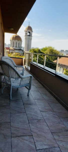 De închiriat – Apartament 3 camere, 102 mp, zona Capitol