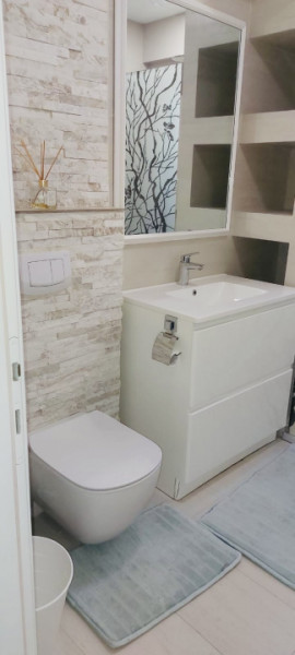 De închiriat – Apartament 3 camere, 102 mp, zona Capitol