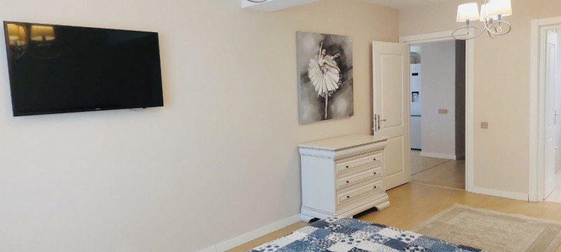 De închiriat – Apartament 3 camere, 102 mp, zona Capitol