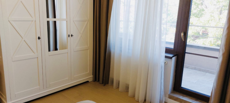 De închiriat – Apartament 3 camere, 102 mp, zona Capitol