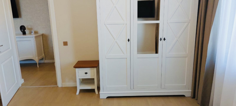 De închiriat – Apartament 3 camere, 102 mp, zona Capitol