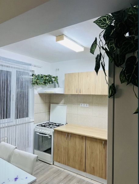 Apartament 2 camere + loc parcare – de închiriat în zona Baba Novac