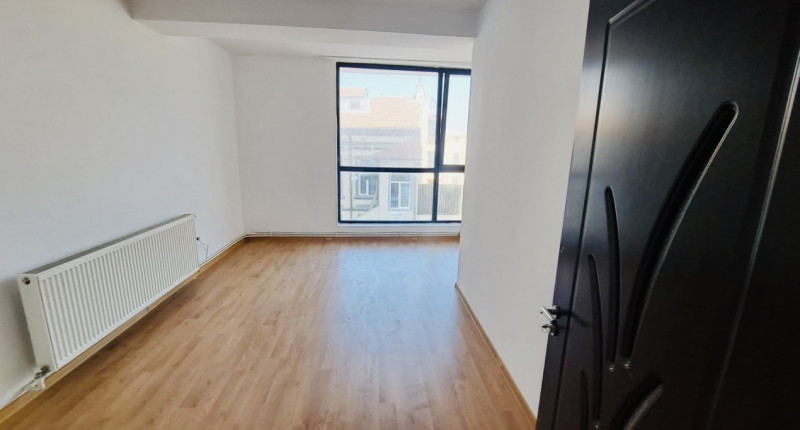 Spațiu comercial de închiriat – Zona Peninsulară, Piața Ovidiu / Biserica Greacă