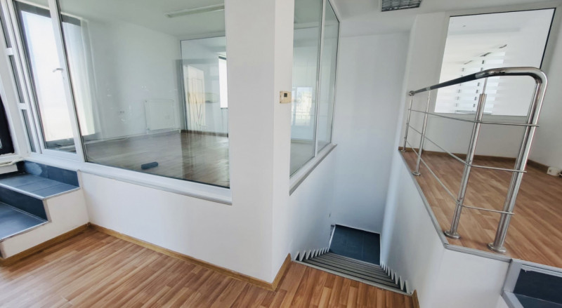 Spațiu comercial de închiriat – Zona Peninsulară, Piața Ovidiu / Biserica Greacă