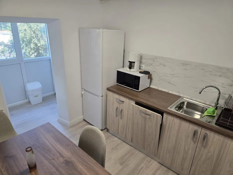 De închiriat – Apartament 2 camere decomandat, zona Meridius – Reyna, Constanța