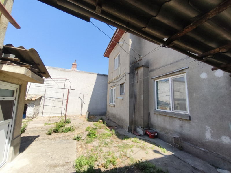Exclusivitate Vanzare Clădire S+P+1 Faleza Nord cu teren 338 mp.