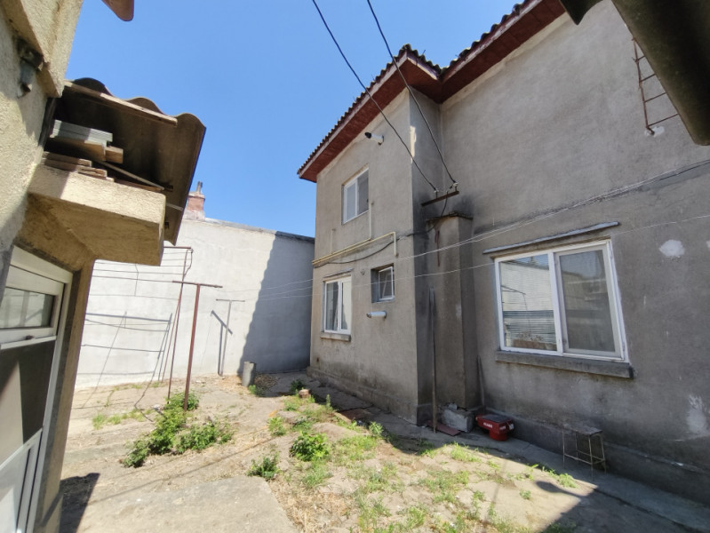 Exclusivitate Vanzare Clădire S+P+1 Faleza Nord cu teren 338 mp.
