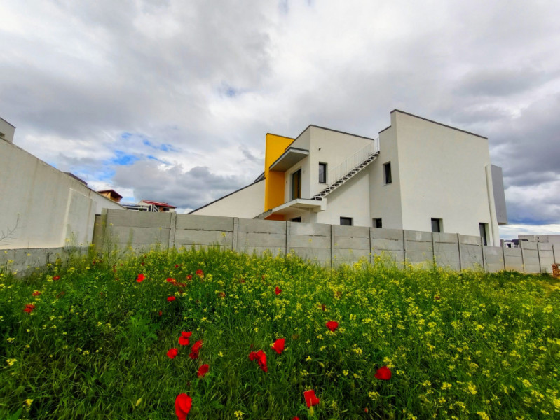 Vanzare Vila moderna cu terasa circulabila superioara 