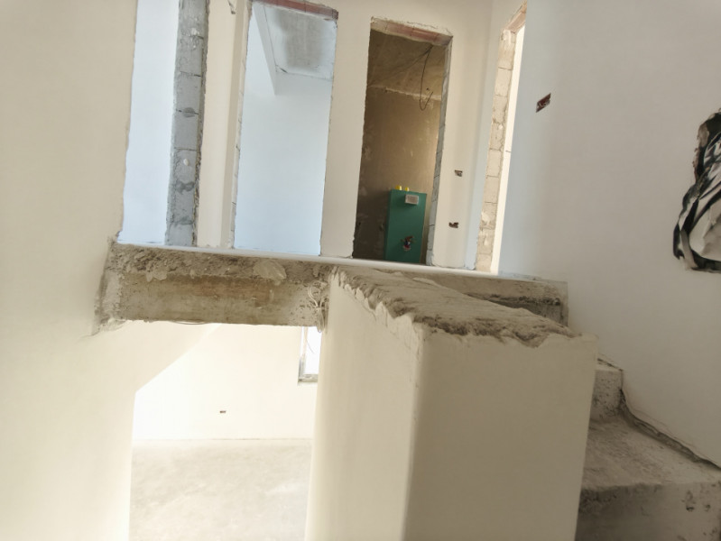 Vanzare Vila moderna cu terasa circulabila superioara 