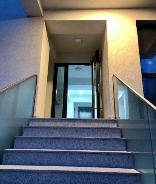 Vanzare Apartament Bulevardul Mamaia vedere lac parcare proprie 