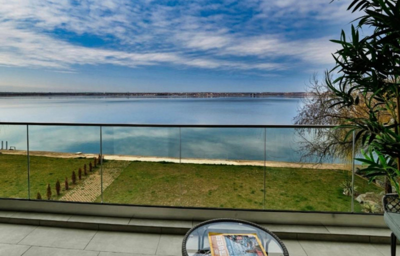 Vanzare Apartament Bulevardul Mamaia vedere lac parcare proprie 