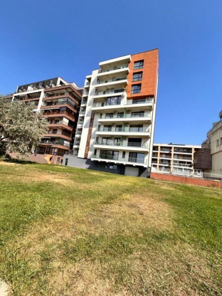 Vanzare Apartament Bulevardul Mamaia vedere lac parcare proprie 