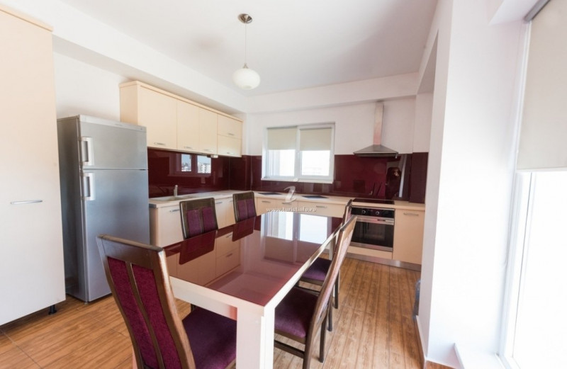 Inchiriere Apartament 3 camere spațios cu terasa si grătar grill