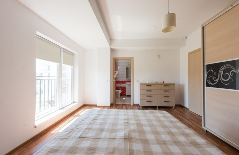 Inchiriere Apartament 3 camere spațios cu terasa si grătar grill