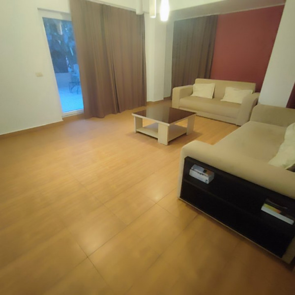 Inchiriere Apartament 3 camere spațios cu terasa si grătar grill