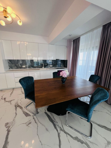  Închiriere Apartament – Bloc Nou, Vedere Frontală la Lac, Prima Închiriere