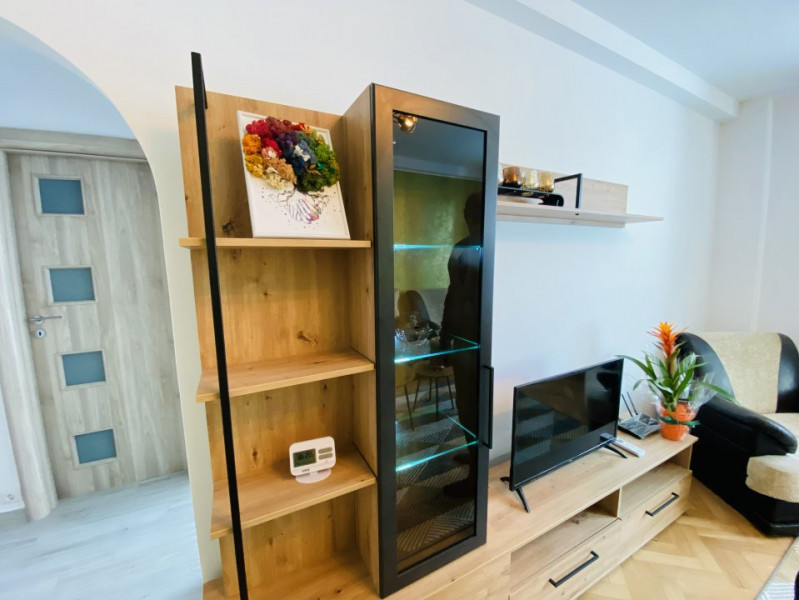 Apartament cu 3 camere complet renovat – Zona Gară / Port – Constanța