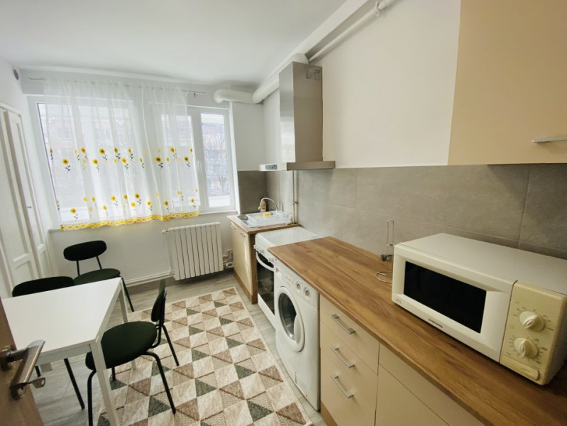 Apartament cu 3 camere complet renovat – Zona Gară / Port – Constanța