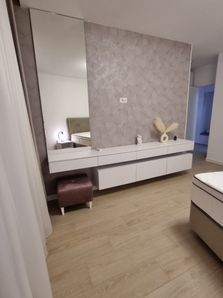 Închiriere Apartament unic bulevardul Mamaia vedere lac 
