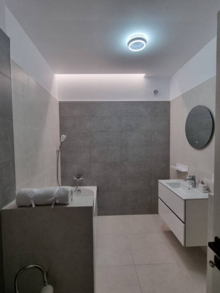 Închiriere Apartament unic bulevardul Mamaia vedere lac 
