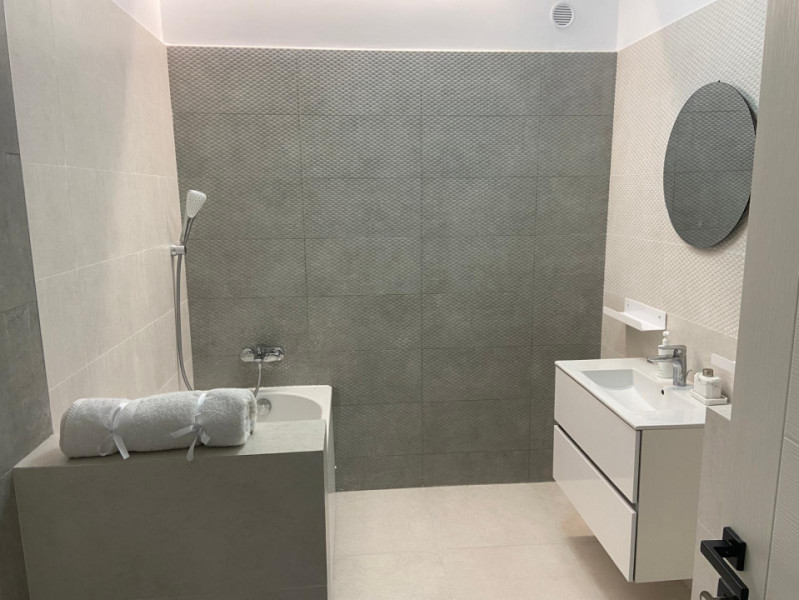 Închiriere Apartament unic bulevardul Mamaia vedere lac 