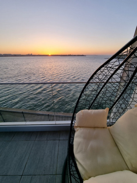 Închiriere Apartament unic bulevardul Mamaia vedere lac 