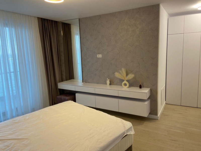 Închiriere Apartament unic bulevardul Mamaia vedere lac 