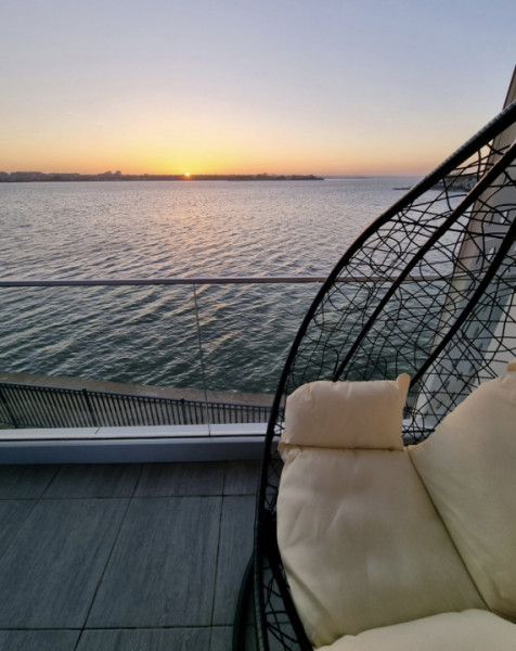 Închiriere Apartament unic bulevardul Mamaia vedere lac 