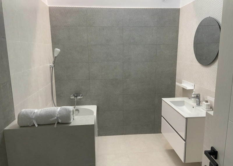 Închiriere Apartament unic bulevardul Mamaia vedere lac 