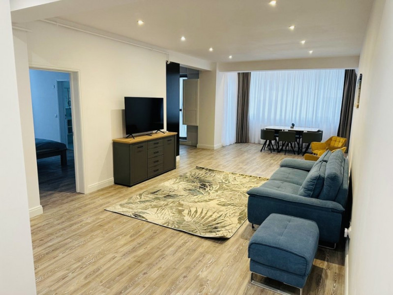 Apartament 3 camere Mamaia Nord  Vedere frontală la mare parcare inclusa