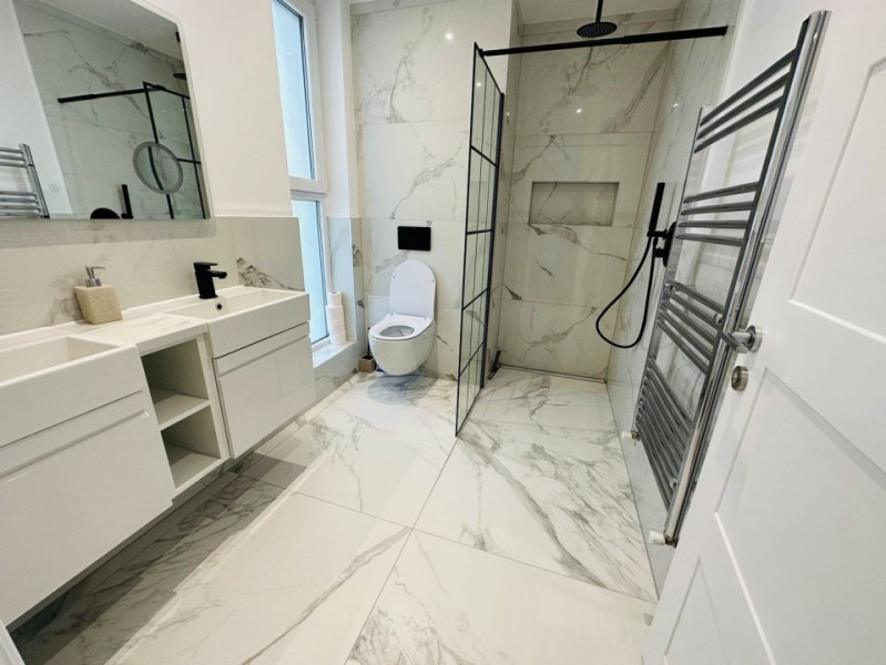 Apartament 3 camere Mamaia Nord  Vedere frontală la mare parcare inclusa