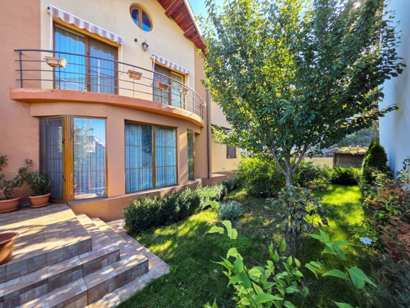 Vila de vanzare P+E cu 4 dormitoare - zona Inel 2 - spatioasa si eleganta.