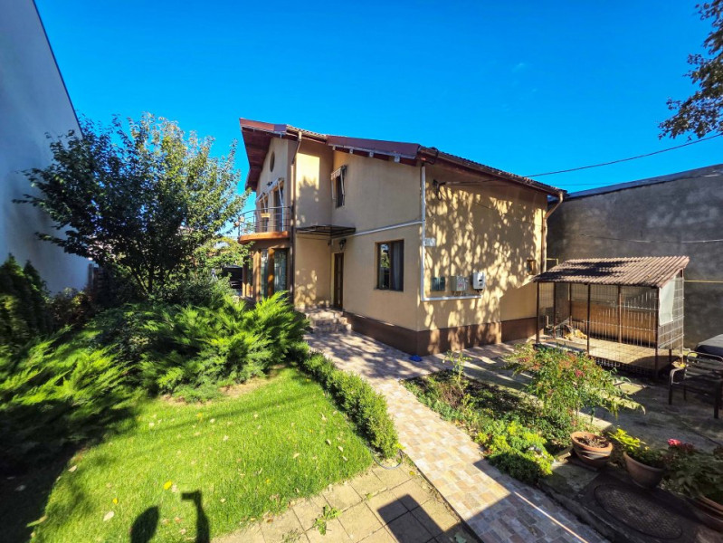 Vila de vanzare P+E cu 4 dormitoare - zona Inel 2 - spatioasa si eleganta.