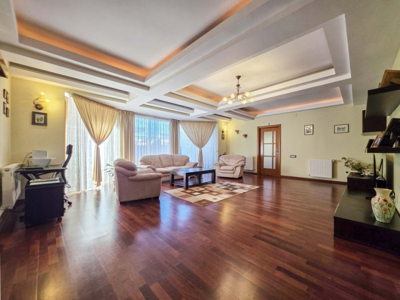 Vila de vanzare P+E cu 4 dormitoare - zona Inel 2 - spatioasa si eleganta.