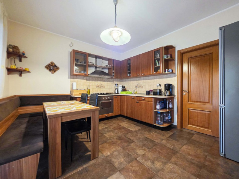 Vila de vanzare P+E cu 4 dormitoare - zona Inel 2 - spatioasa si eleganta.