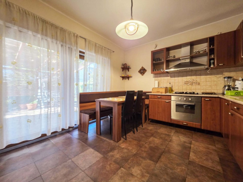 Vila de vanzare P+E cu 4 dormitoare - zona Inel 2 - spatioasa si eleganta.