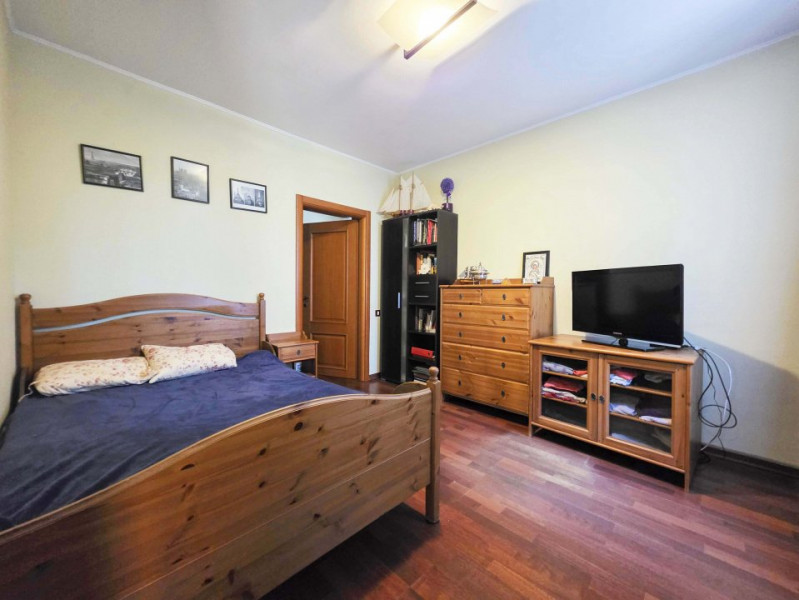 Vila de vanzare P+E cu 4 dormitoare - zona Inel 2 - spatioasa si eleganta.