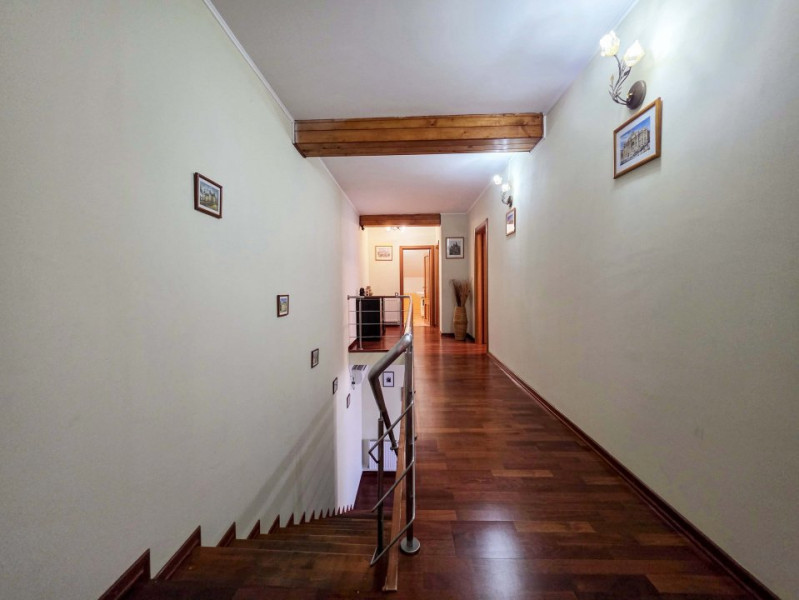 Vila de vanzare P+E cu 4 dormitoare - zona Inel 2 - spatioasa si eleganta.