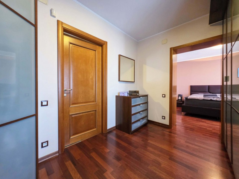 Vila de vanzare P+E cu 4 dormitoare - zona Inel 2 - spatioasa si eleganta.