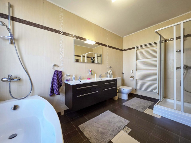 Vila de vanzare P+E cu 4 dormitoare - zona Inel 2 - spatioasa si eleganta.