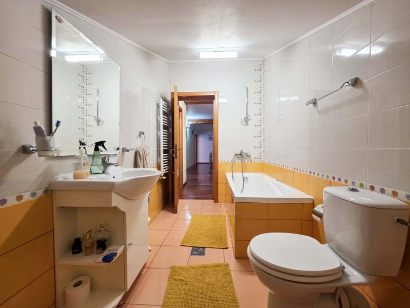 Vila de vanzare P+E cu 4 dormitoare - zona Inel 2 - spatioasa si eleganta.